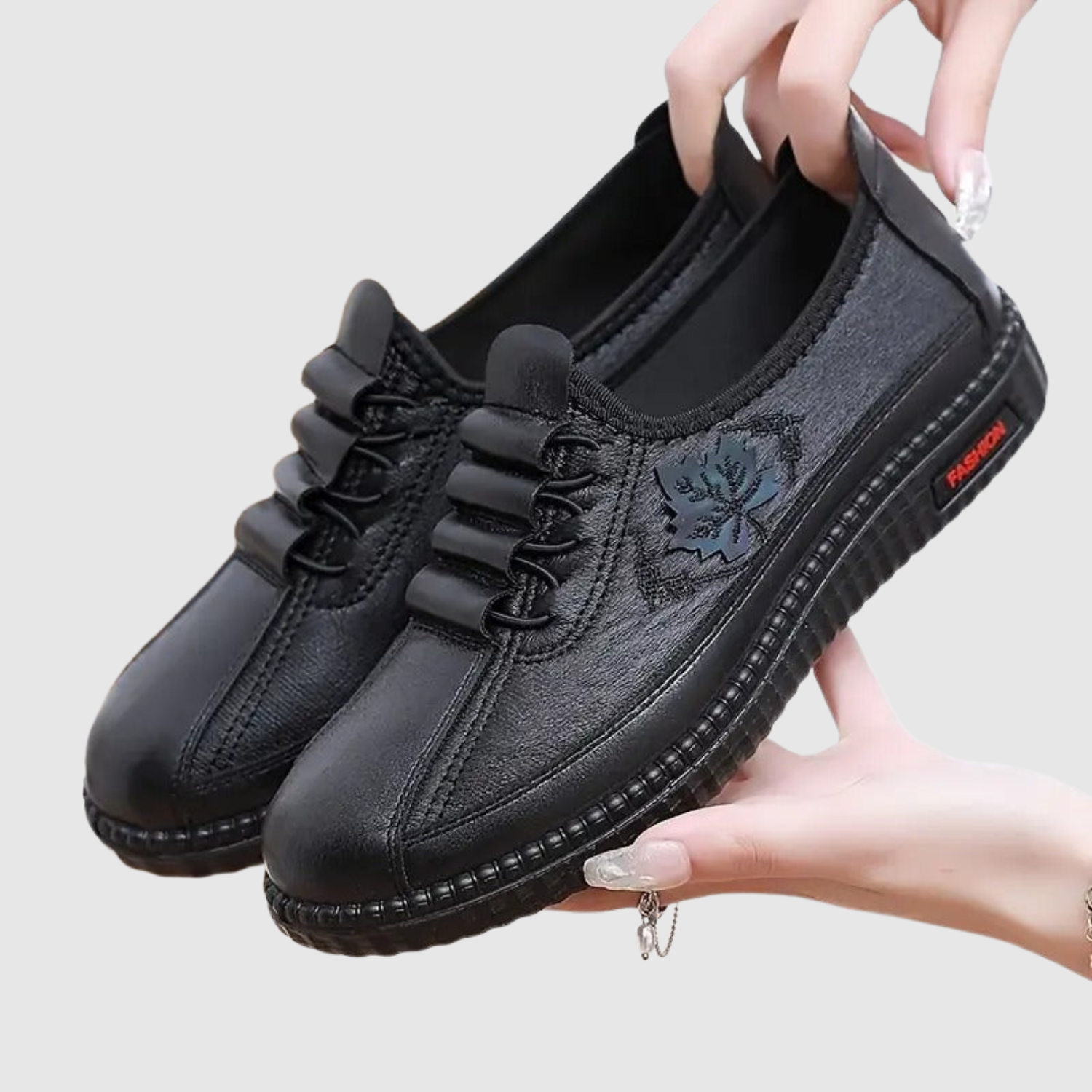 Rita - Pohodlné dámské boty s vyšívanými detaily