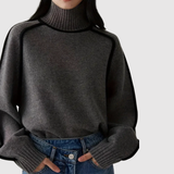 Nora – Stylový svetr s kontrastními pruhy