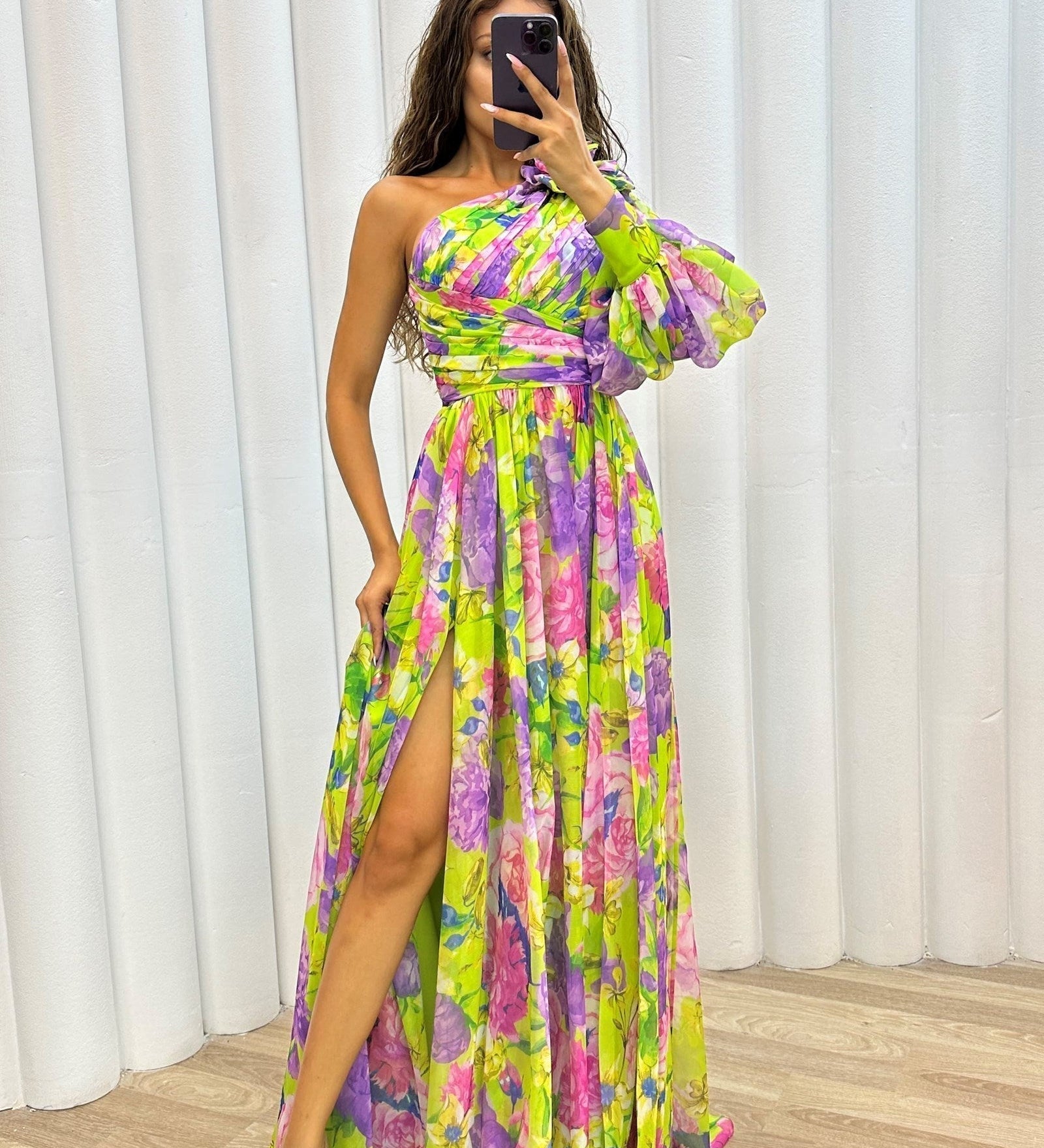 Whitney | Elegantní Šaty na Jedno Rameno pro Letní Příležitosti