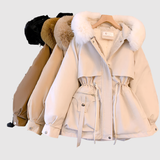 Jelena - Zimní park s kapucí z peří