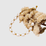 Liana – Nastavitelný náramek s perlami a zlatými akcenty