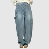 "Kira – Klasické džíny s rovnými nohavicemi" can be rewritten as "Kira – Tradiční džíny s rovnými nohavicemi".