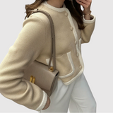 Silvie – Krátký bouclé s kontrastními okraji