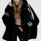 Jelena – Elegantní kabát s kapucí a moderními detaily