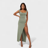 Sarella - Dlouhé šaty s odhalenými zády a mašlí" can be rewritten as:

"Sarella - Elegantní dlouhé šaty s odhalenými zády a stylovou mašlí