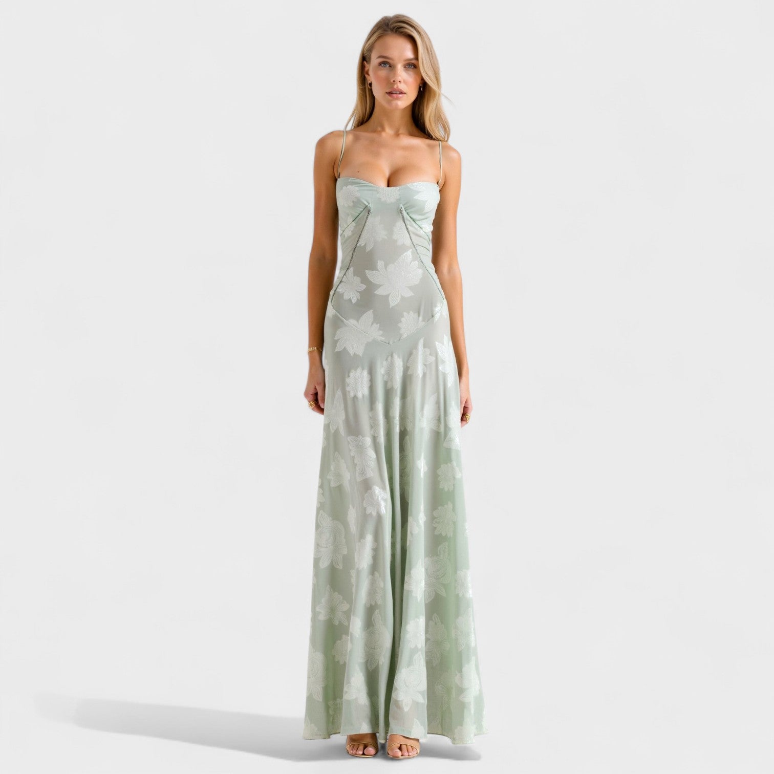 "Verona - Maxi šaty z květinové krajky" can be rewritten as "Verona - Dlouhé šaty z květinové krajky".