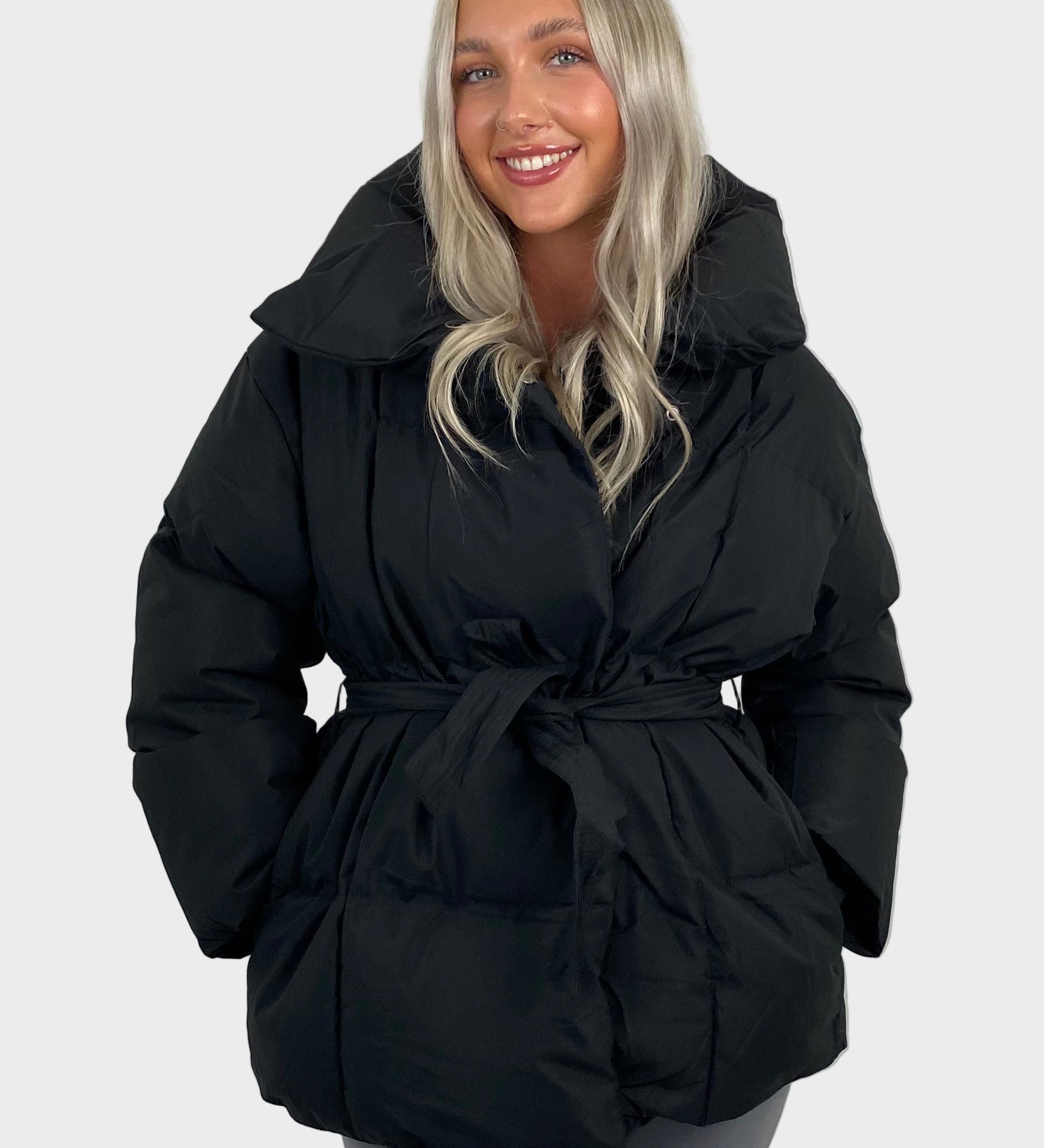 Maja - Krátká puffer bunda se stahováním v pase