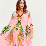 Alessandra | Dlouhé šaty s černým a růžovým arary potiskem