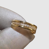 Valérie – Zlatý prsten s dvojitou linií a krystaly" can be rewritten as:

"Valérie – Dvojitý zlatý prsten s krystaly