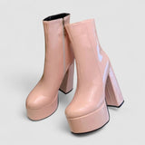 Carina – Boty s extrémně vysokou platformou, které vyzařují eleganci a sebevědomí