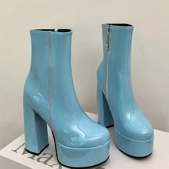 Carina – Boty s extrémně vysokou platformou, které vyzařují eleganci a sebevědomí