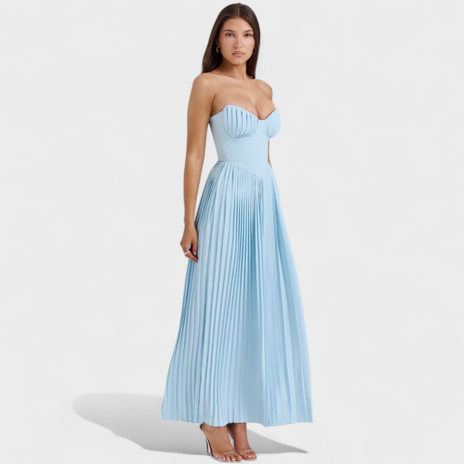 "Isabella - Šaty bez ramínek" can be rewritten as "Isabella - Bezramínkové šaty".