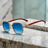 Alex – Elegantní čtvercové sluneční brýle s rafinovaným rámem