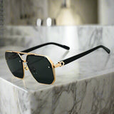 Alex – Kovové sluneční brýle ve čtvercovém designu