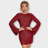 Flitrové šaty s otevřeným zadním dílem a dlouhými rukávy