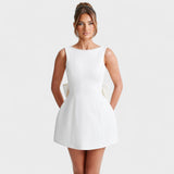 Carrie - Mini šaty s perlou zdobenou stuhou