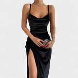 Gabriela - Sametové šaty s bočním rozparkem" can be rephrased as:

"Gabriela - Sametové šaty s elegantním bočním rozparkem