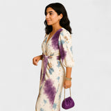 Larissa - Křížové Šaty" can be rewritten as "Larissa - Šaty s Křížovým Střihem.