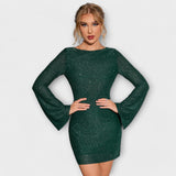 Flitrové šaty s otevřeným zadním dílem a dlouhými rukávy