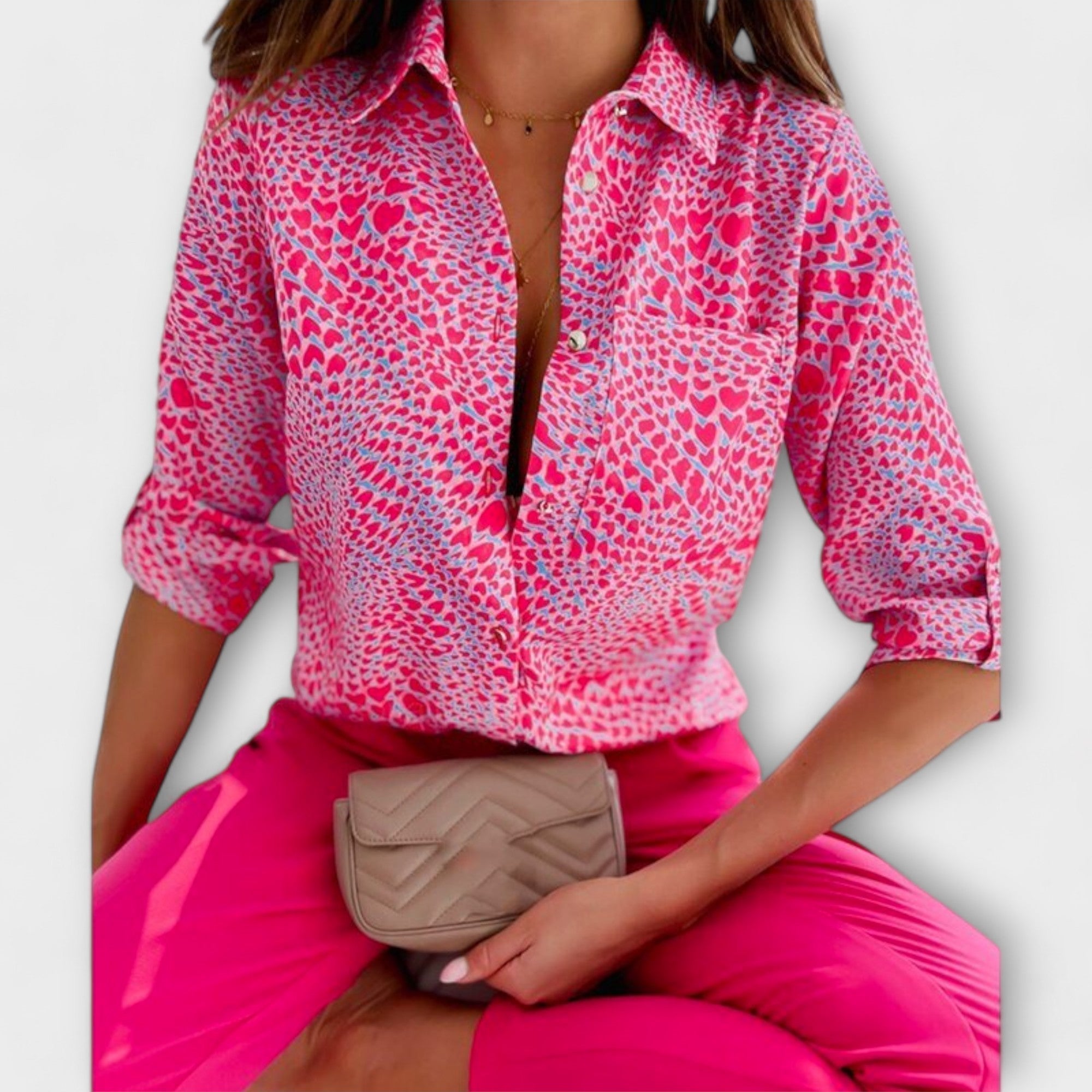 "Romina | Klasická blůza s límečkem" can be rewritten as "Romina | Elegantní blůza s límečkem".